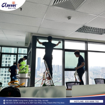 Đội ngũ kỹ thuật dán phim cách nhiệt cửa kính trên cao chuyên nghiệp