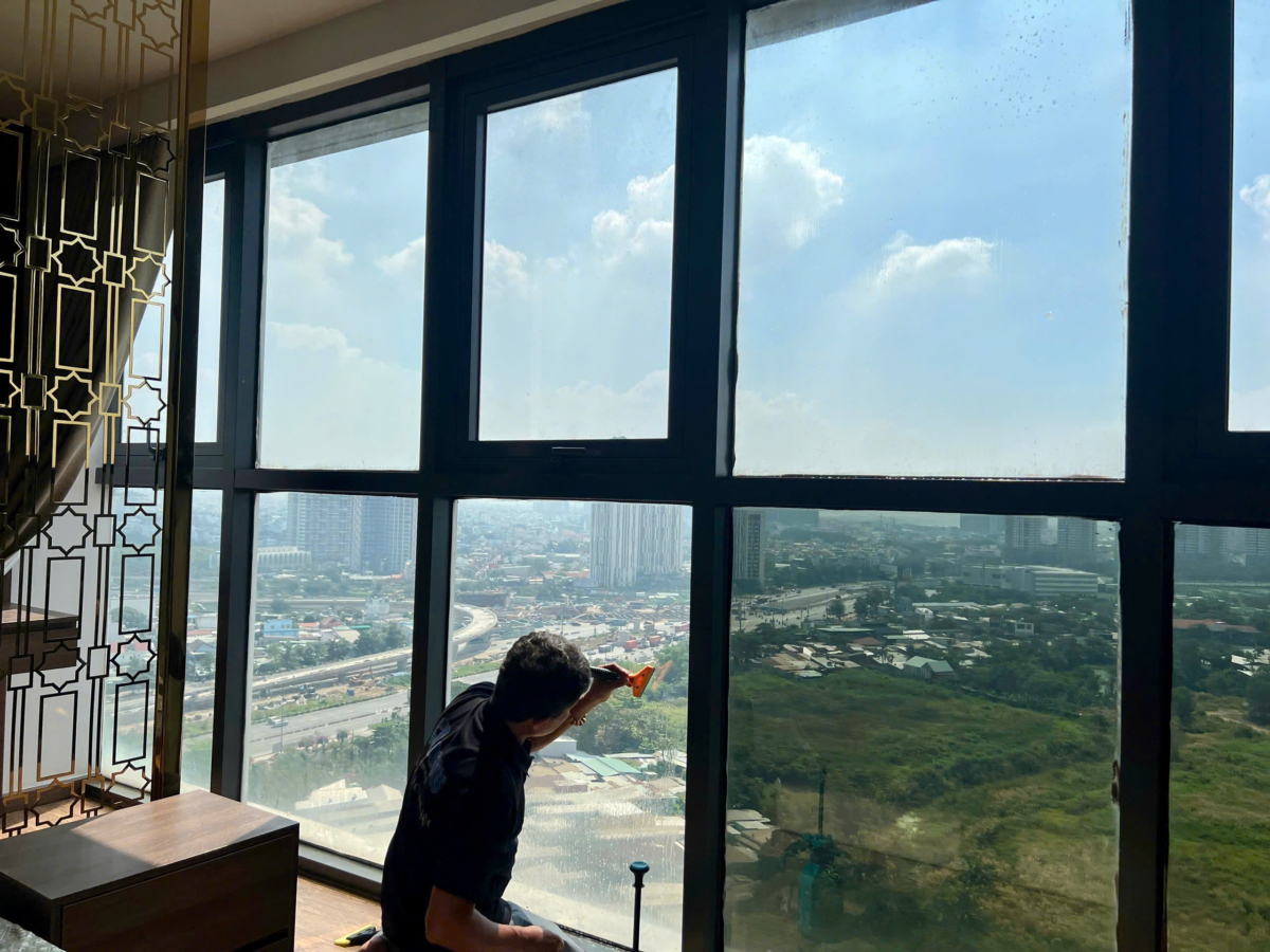 before after dán phim cách nhiệt cửa kính nhà