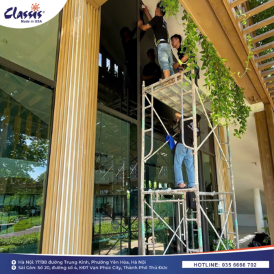 Vệ sinh bề mặt kính trước khi thi công dán phim