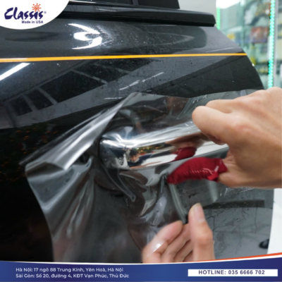 Khu vực cửa xe được thi công kỹ để hạn chế trầy xước khi sử dụng