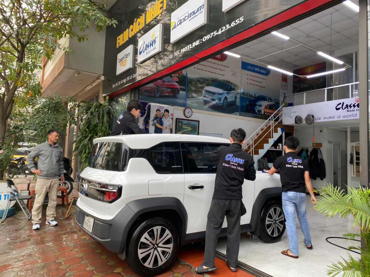Dán Phim Cách Nhiệt tại Showroom Toàn Tiến Mỹ Đình cho VF3