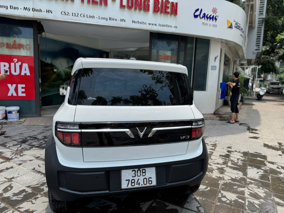 Dán Phim Cách Nhiệt tại Showroom Toàn Tiến Long Biên cho VF3
